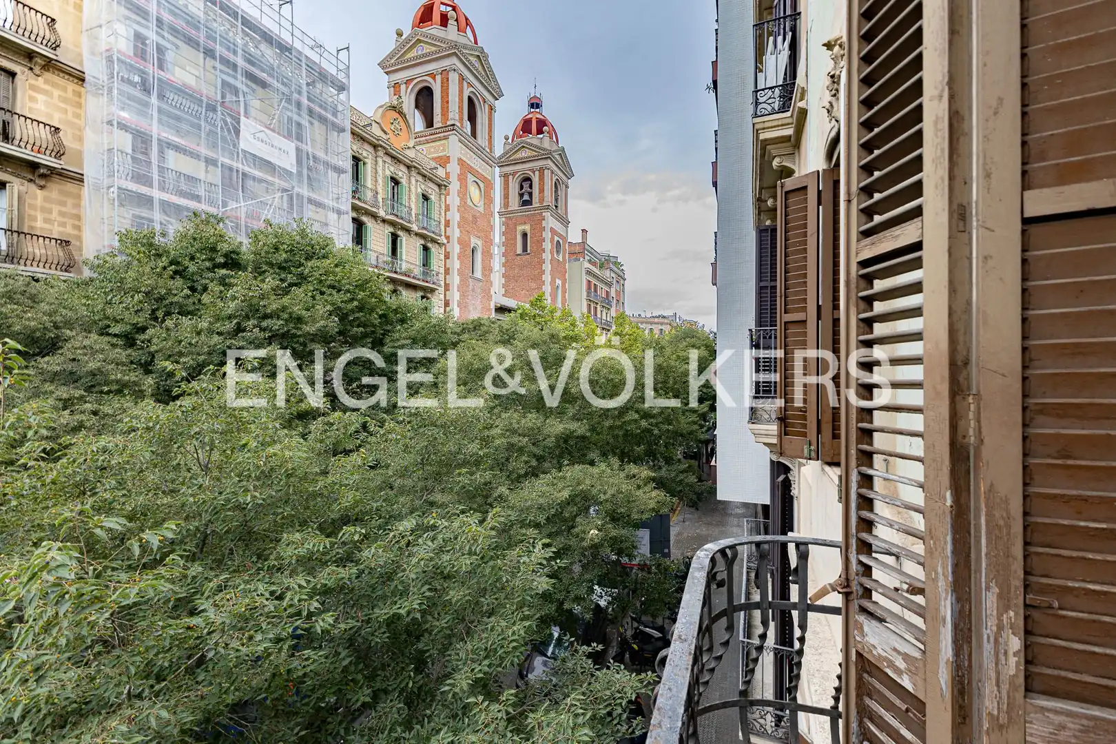 Vista exterior de Piso en venta en Eixample
