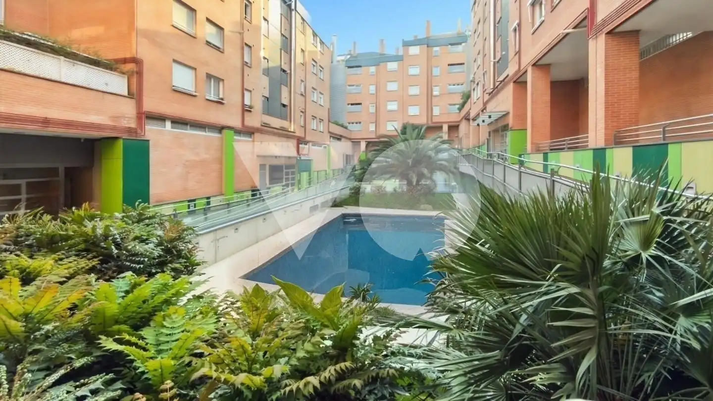 Swimming pool of Flat for sale in  Madrid Capital  with Heating, Storage room and Swimming Pool