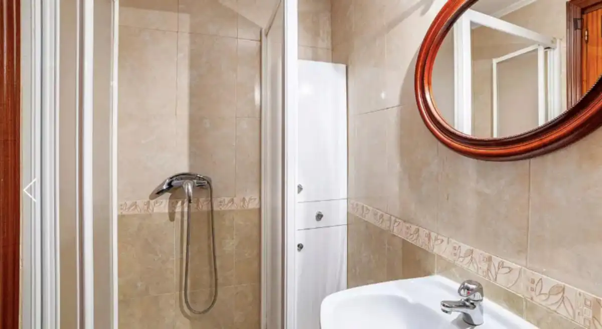 Bathroom of Apartments for share in Alcalá de Henares  with Furnished, Oven and Washing machine