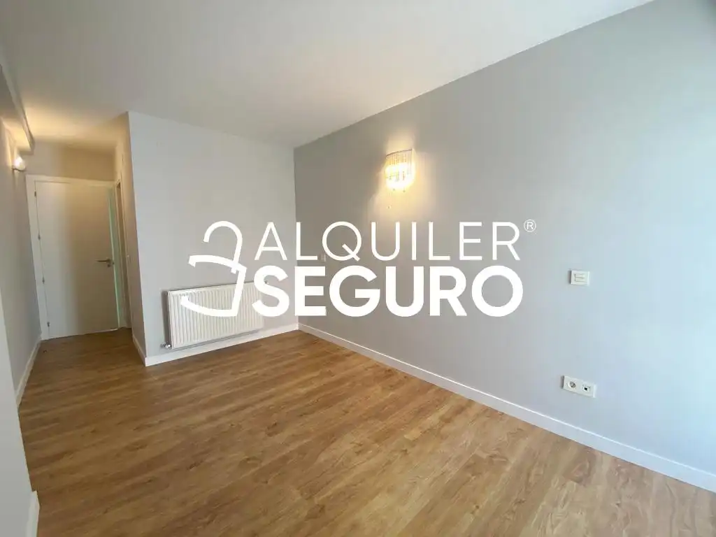 Bedroom of Flat for rent in Madrid  with Air Conditioner, Heating and Terrace