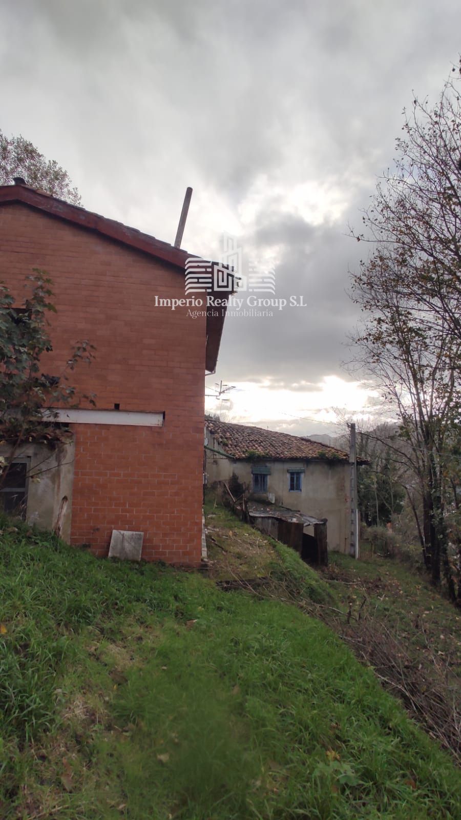 Vista exterior de Casa o xalet en venda en Mieres (Asturias) amb Jardí privat i Terrassa