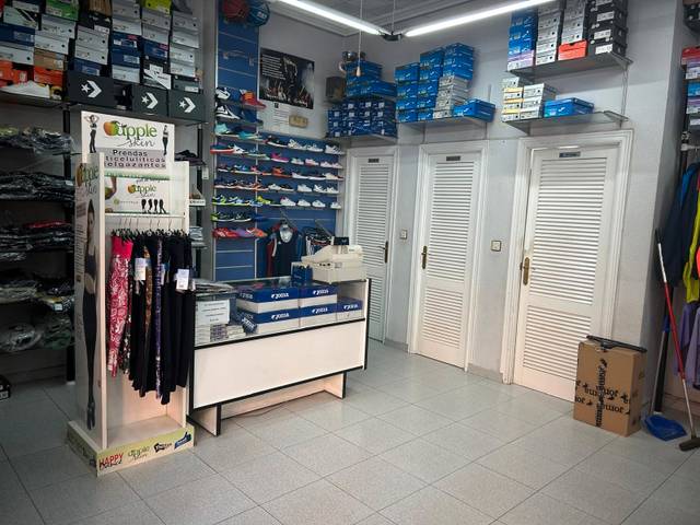 Local comercial en Venta en Calle Maestro Sapena en Peñamefecit - Avda Barcelona