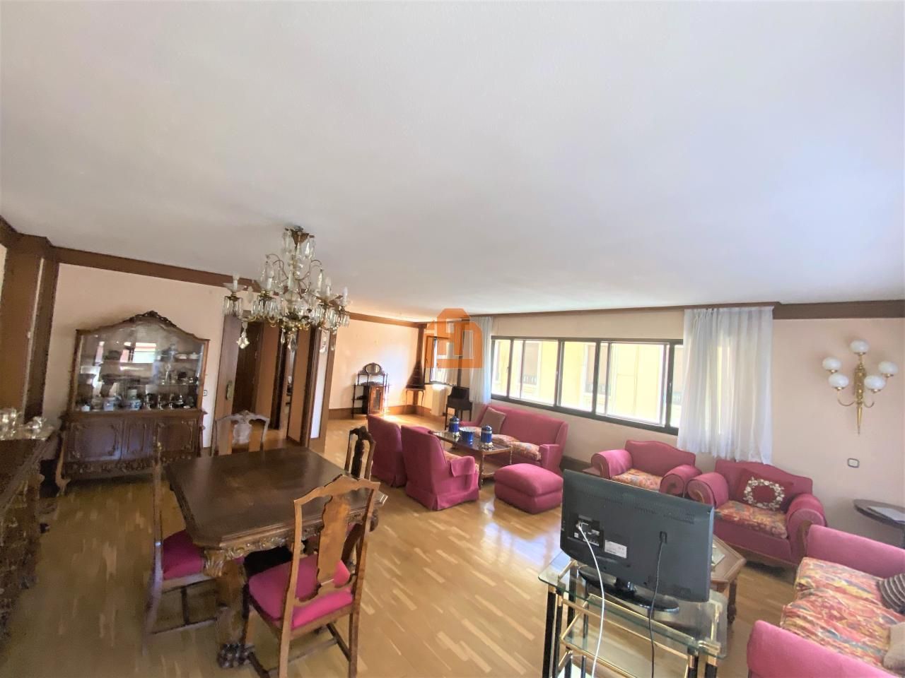 Sala d'estar de Pis en venda en León Capital  amb Calefacció i Terrassa