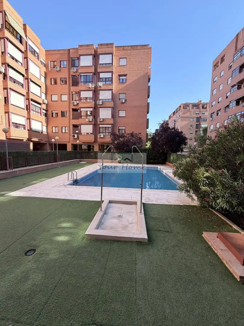 Piscina de Piso en venta en Torrejón de Ardoz con Aire acondicionado, Calefacción y Parquet