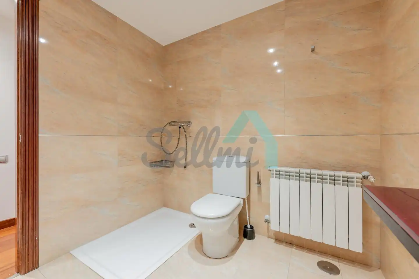 Badezimmer von Wohnung zur untervermieten in Oviedo  mit Heizung, Parkett und Möbliert