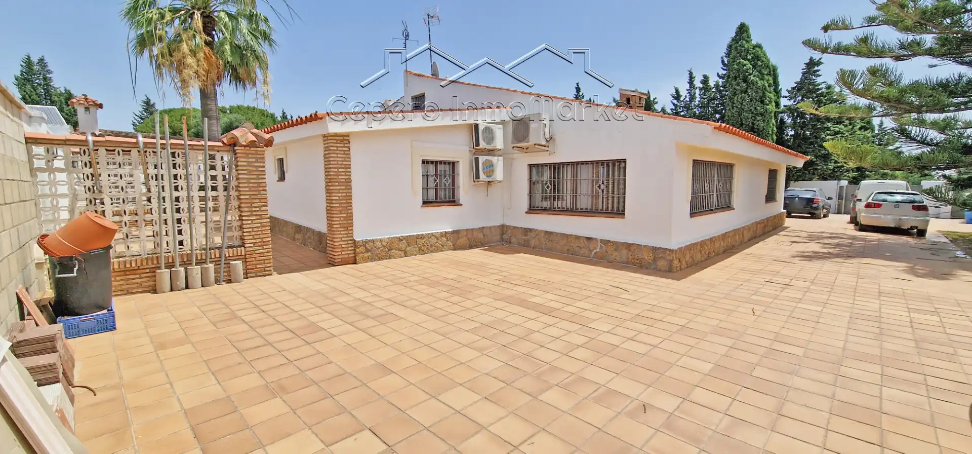 Vista exterior de Casa o xalet en venda en El Puerto de Santa María amb Aire condicionat, Jardí privat i Piscina