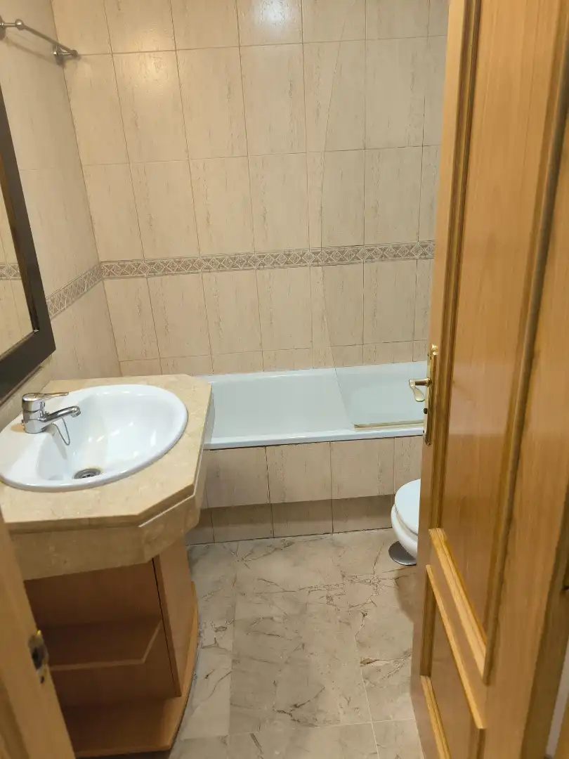Bany de Pis en venda en Sevilla amb Aire condicionat, Calefacció i Terrassa