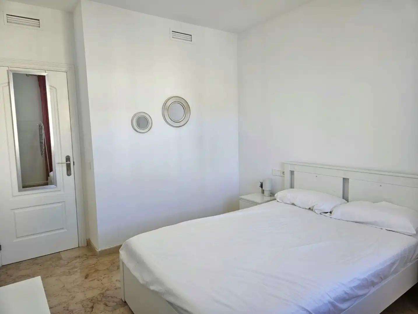 Habitación de Planta baja en venta en Manilva con Aire acondicionado, Terraza y Piscina