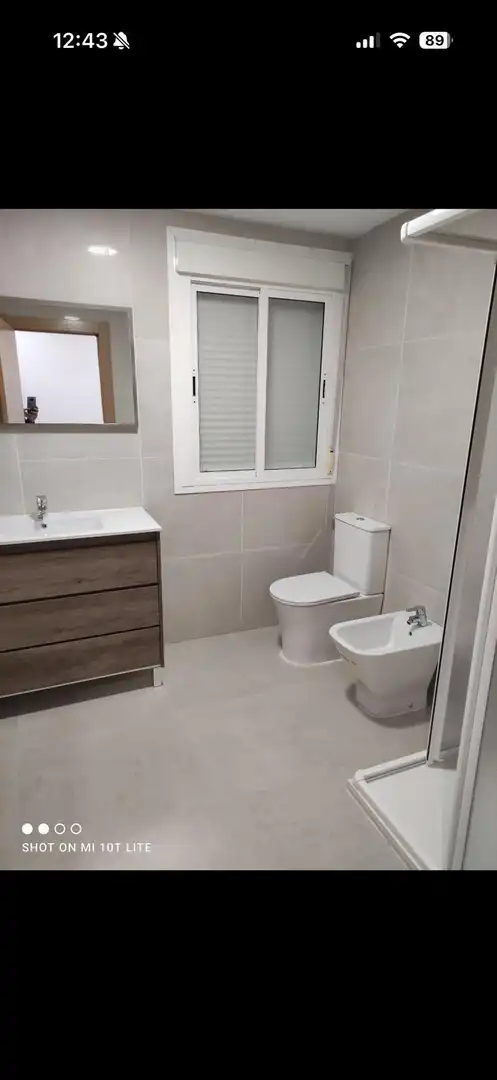 Bany de Apartament de lloguer en Almería amb Aire condicionat, Calefacció i Terrassa