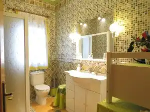 Bany de Casa o xalet en venda en Dos Hermanas amb Aire condicionat, Jardí privat i Terrassa