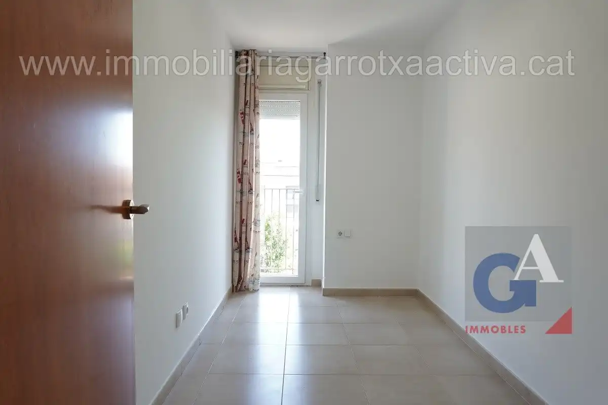 Dormitori de Dúplex en venda en Olot amb Calefacció, Terrassa i Balcó