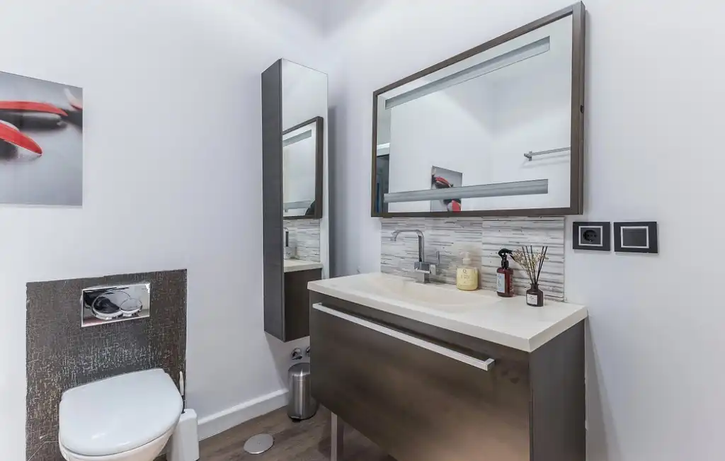Badezimmer von Wohnung zur Miete in Madrid mit Klimaanlage, Heizung und Privatgarten