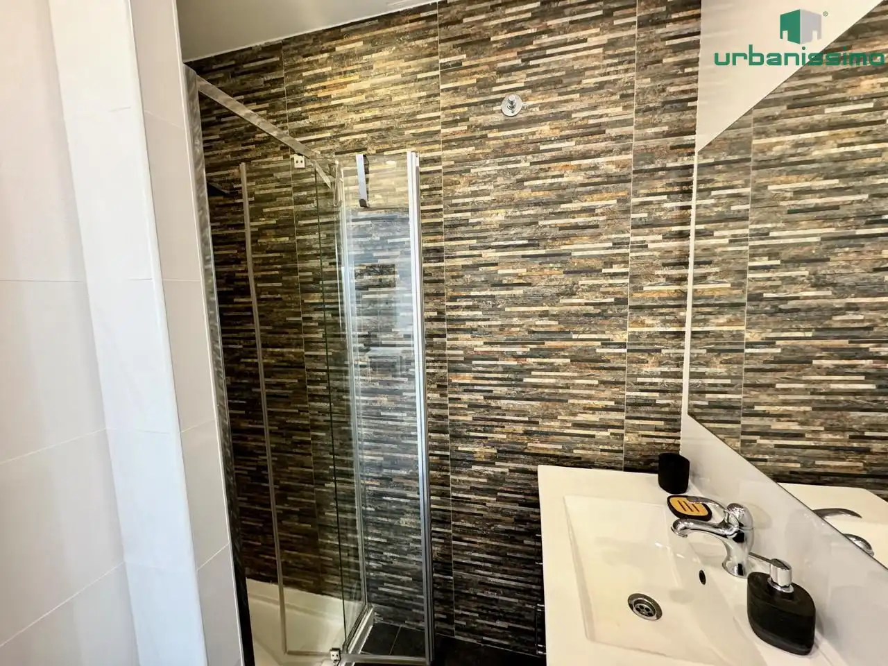 Bathroom of Apartments for sale in Madrid  with Air Conditioner