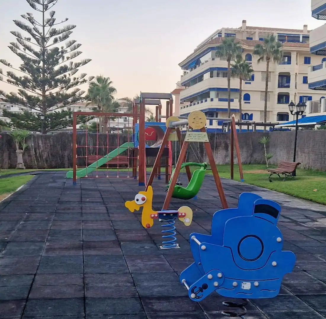 Aparcament de Planta baixa en venda en Manilva amb Aire condicionat, Jardí privat i Terrassa