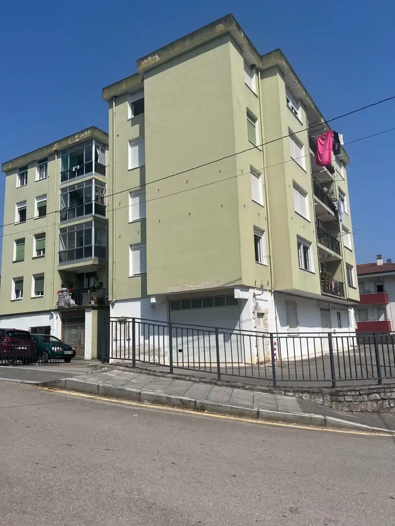 Vista exterior de Pis en venda en Ramales de la Victoria amb Terrassa i Moblat