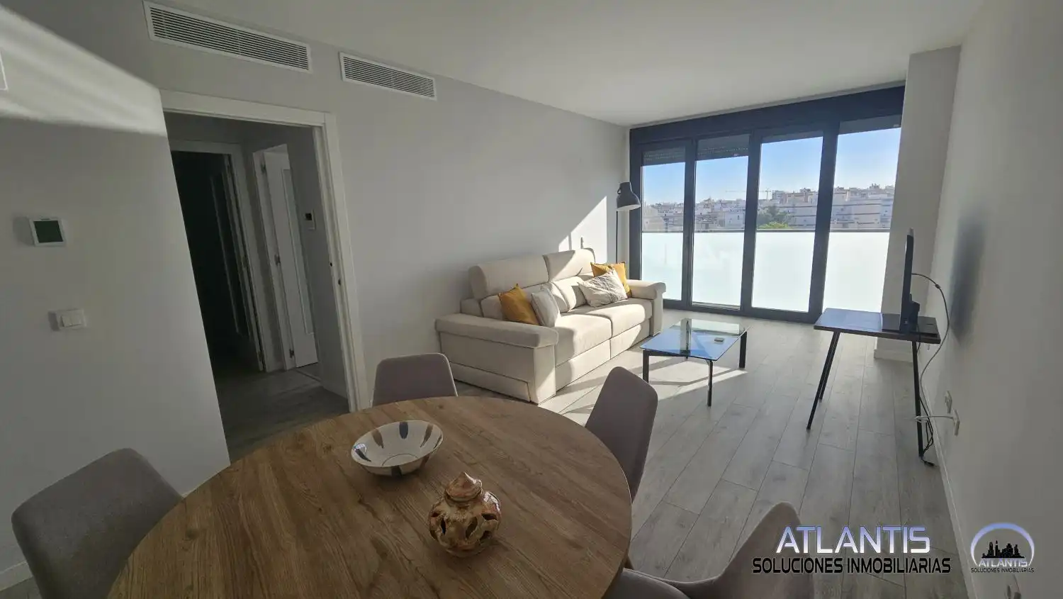 Living room of Flat for sale in Sevilla  with Air Conditioner, Heating and Community pool