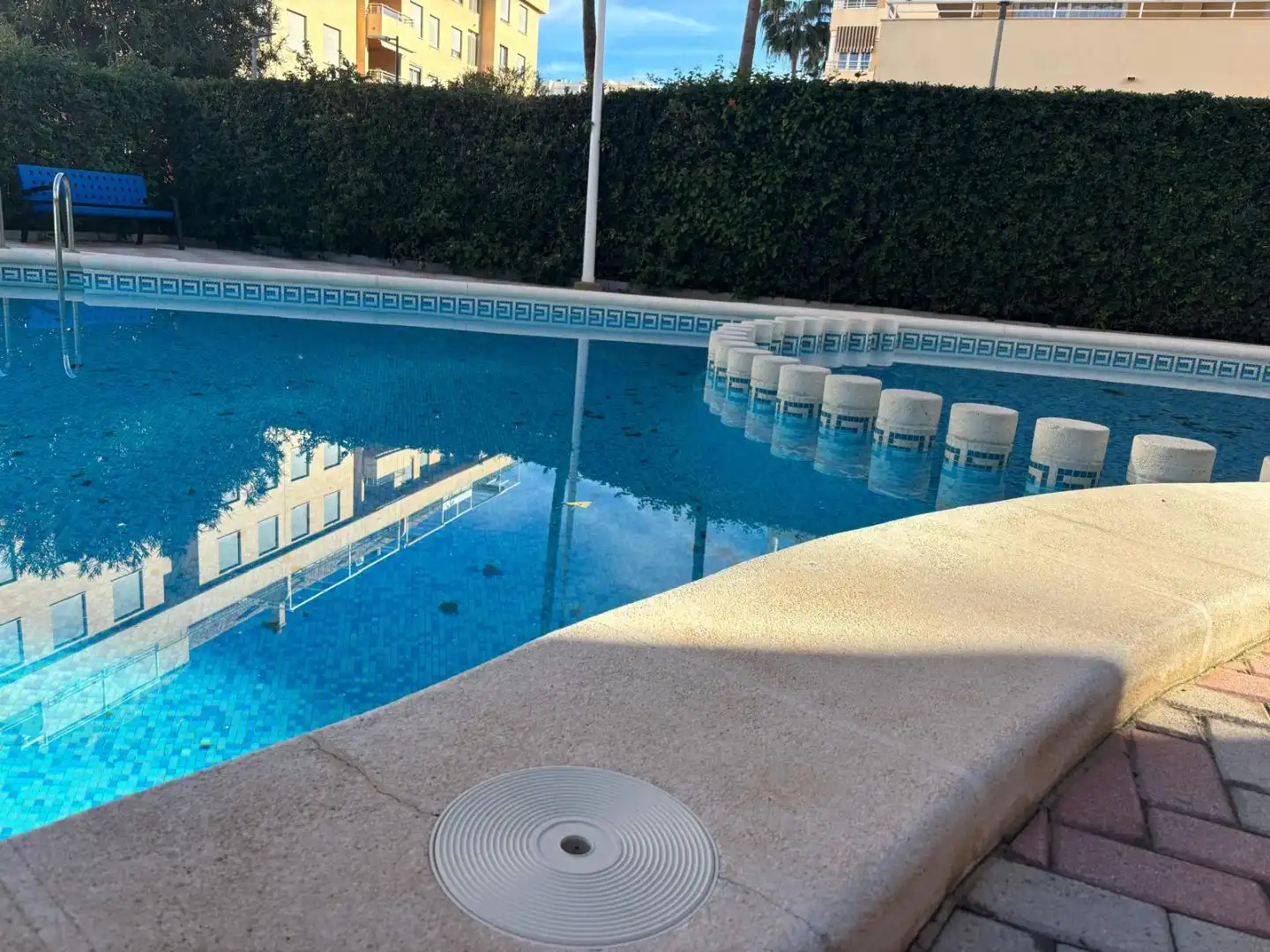 Schwimmbecken von Wohnung zur Miete in Dénia mit Klimaanlage, Terrasse und Schwimmbad