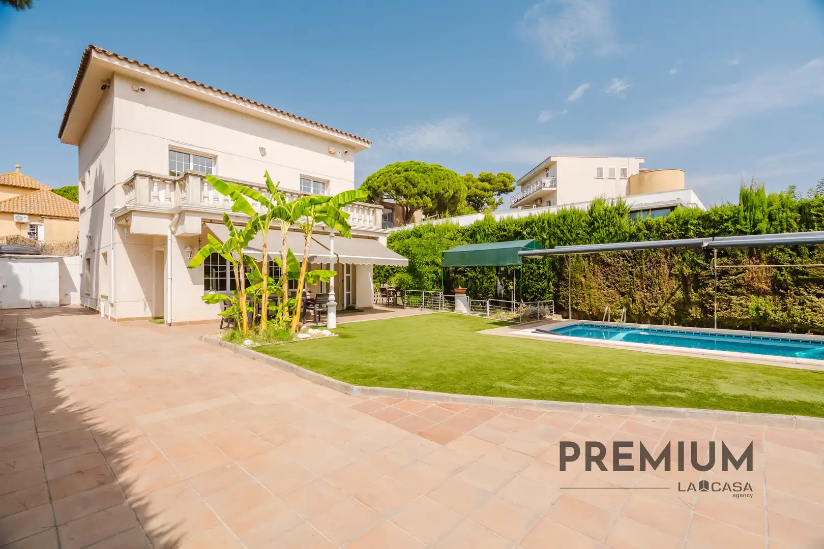 Exterior view of Houses for sale in Castelldefels  with Swimming Pool