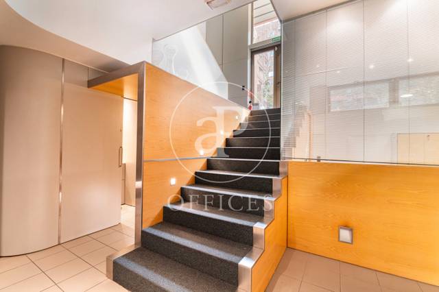 Oficina en Alquiler en Plaça d'Eguilaz en Les Tres Torres