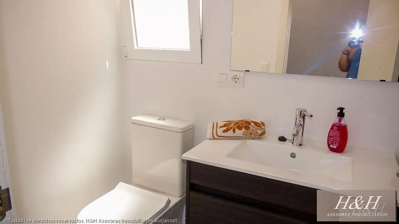 Baño de Piso para compartir en Burjassot con Aire acondicionado, Amueblado y Balcón