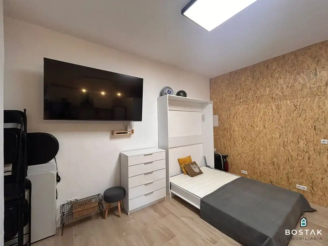 Schlafzimmer von Geschaftsraum zum Verkauf in Bilbao  mit Möbliert