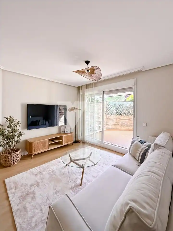 Wohnzimmer von Erdgeschoss zur Miete in Majadahonda mit Heizung, Privatgarten und Terrasse