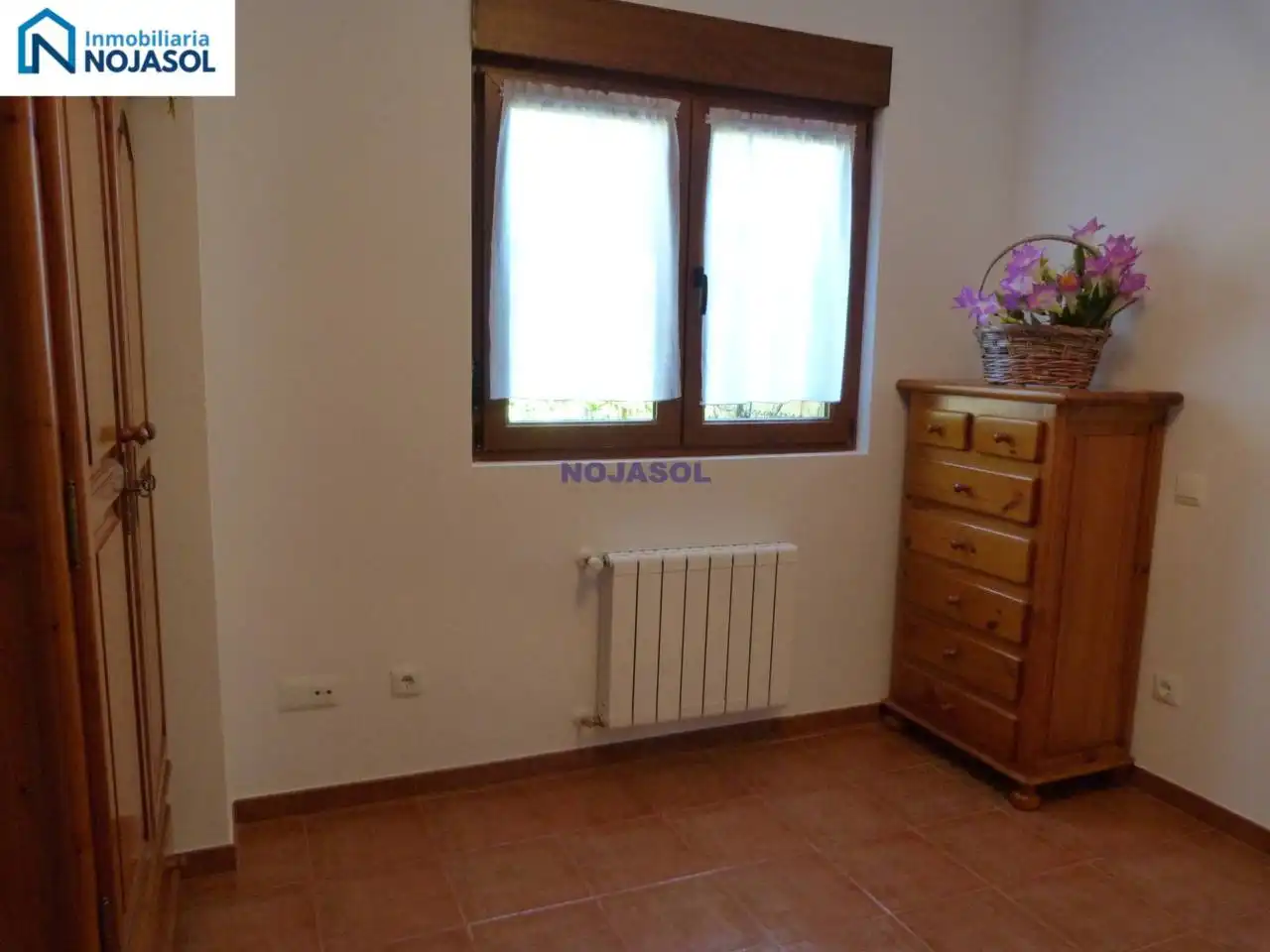 Schlafzimmer von Einfamilien-Reihenhaus zum Verkauf in Bareyo mit Heizung, Terrasse und Möbliert