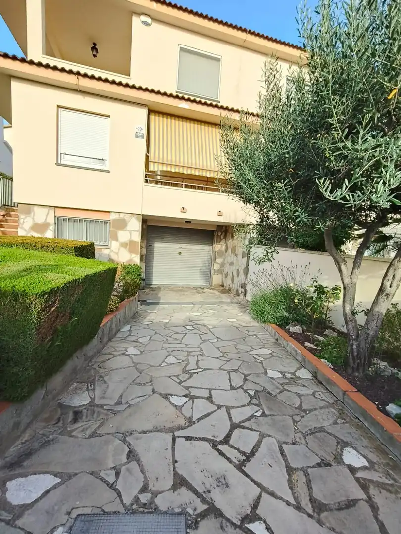 Adossat amb terrassa en venda a Olesa de Montserrat, imagen 65