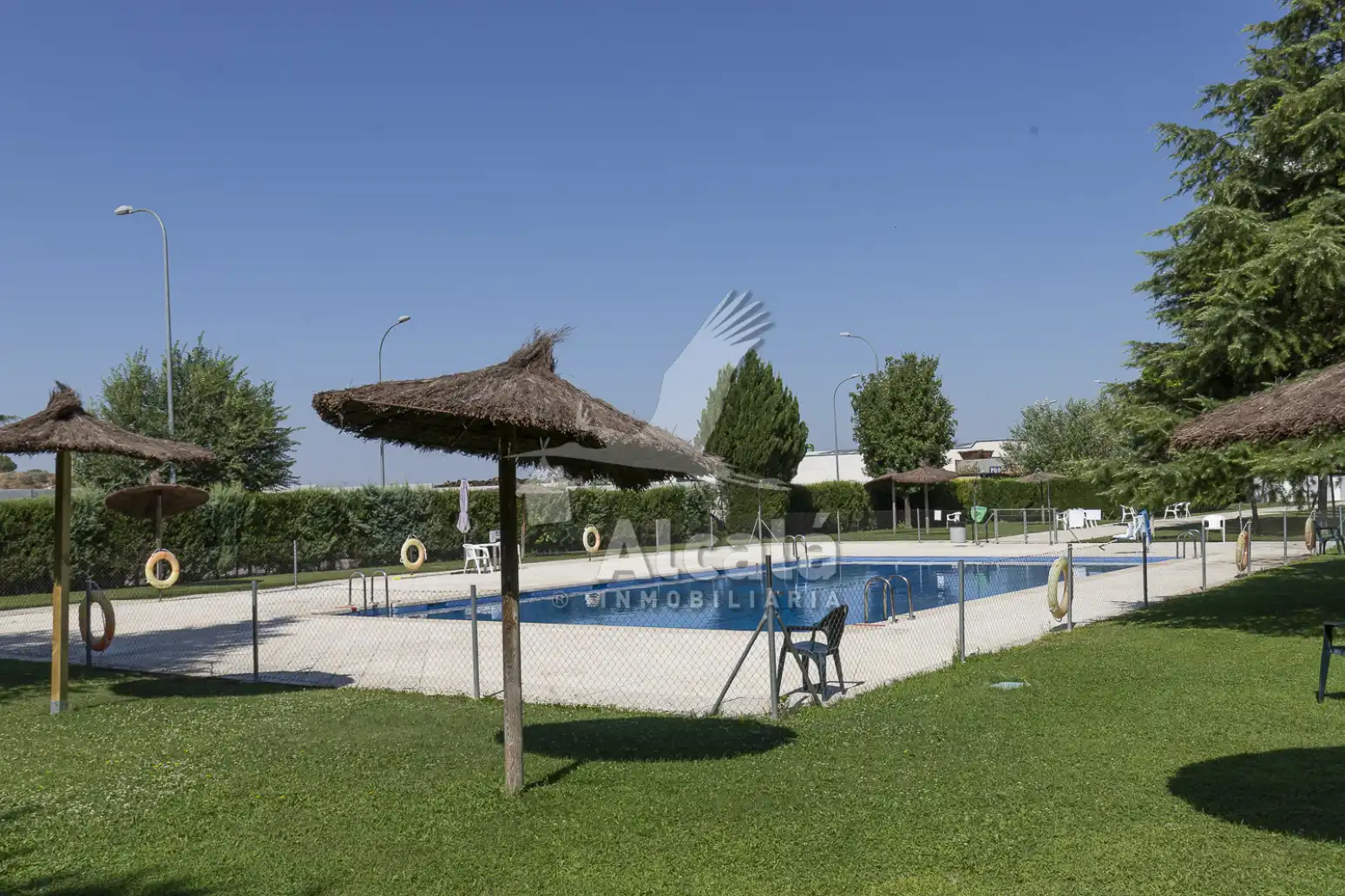 Swimming pool of Flat for sale in Loeches  with Air Conditioner, Heating and Private garden