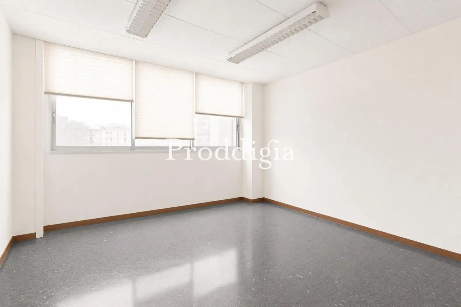 Office for rent in Barcelona  with Air Conditioner and Internet