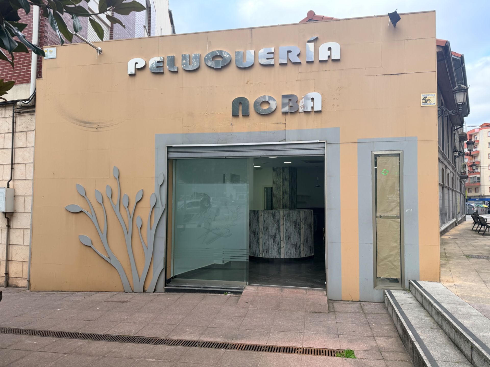 Vista exterior de Local de alquiler en Torrelavega  con Aire acondicionado y Amueblado