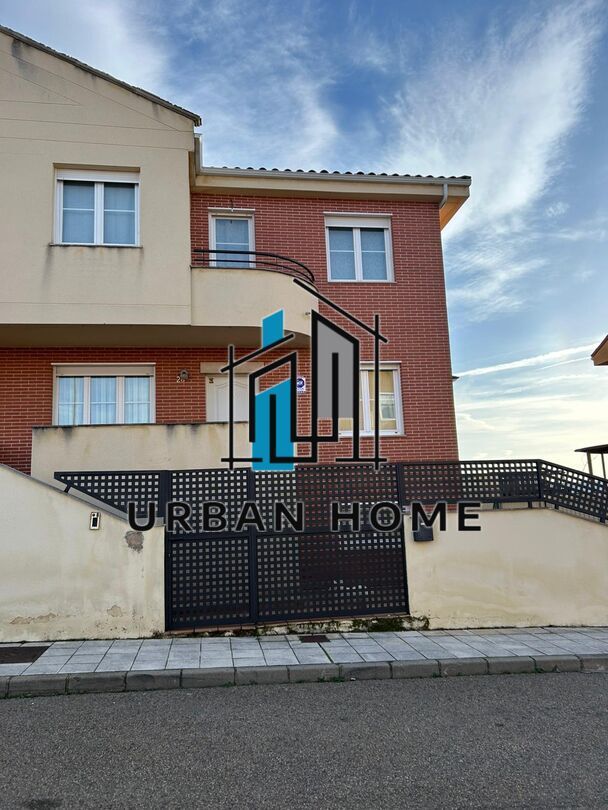 Exterior view of House or chalet for sale in Villaquilambre  with Heating, Private garden and Terrace