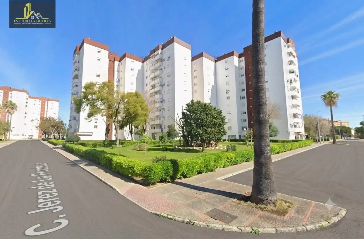 Vista exterior de Local en venta en Jerez de la Frontera
