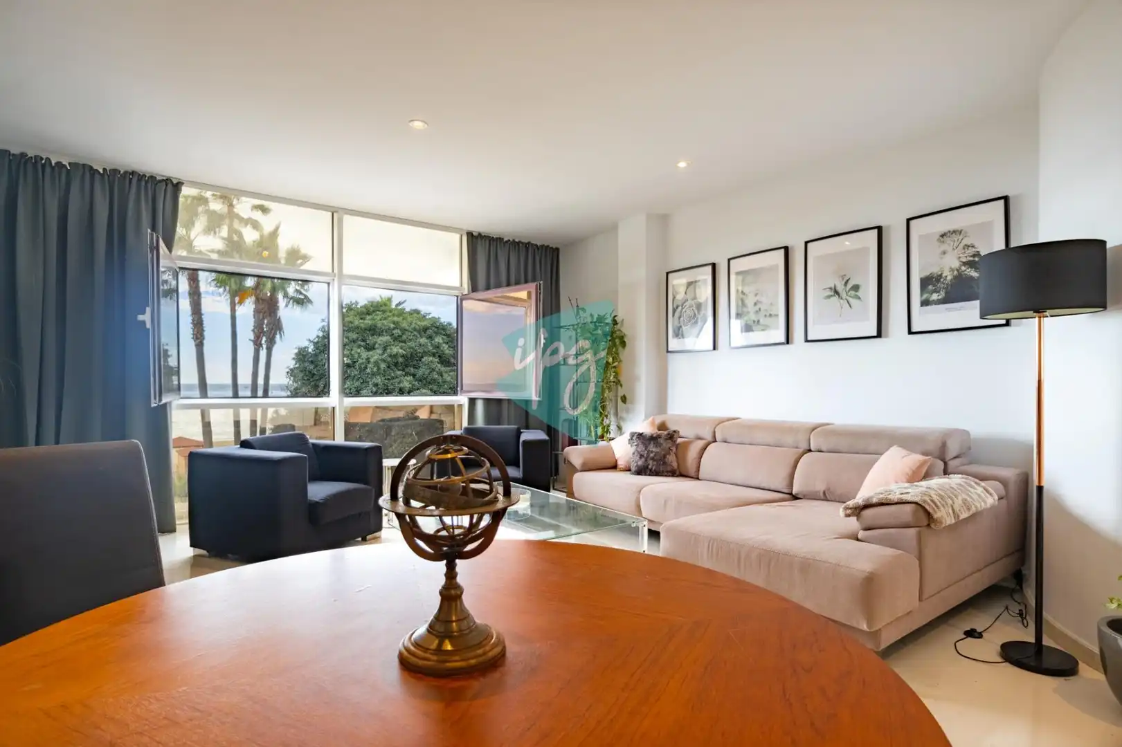 Sala de estar de Apartamento de alquiler en Estepona con Aire acondicionado, Calefacción y Amueblado