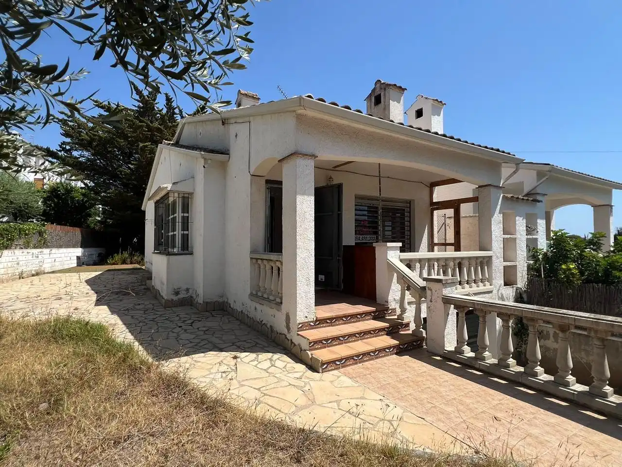 Vista exterior de Casa o xalet en venda en Cunit amb Jardí privat i Terrassa
