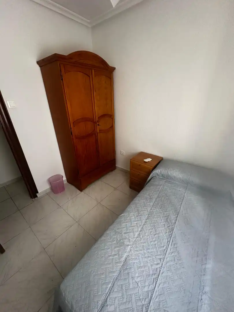 Dormitori de Pis en venda en Jaén amb Aire condicionat, Moblat i Balcó