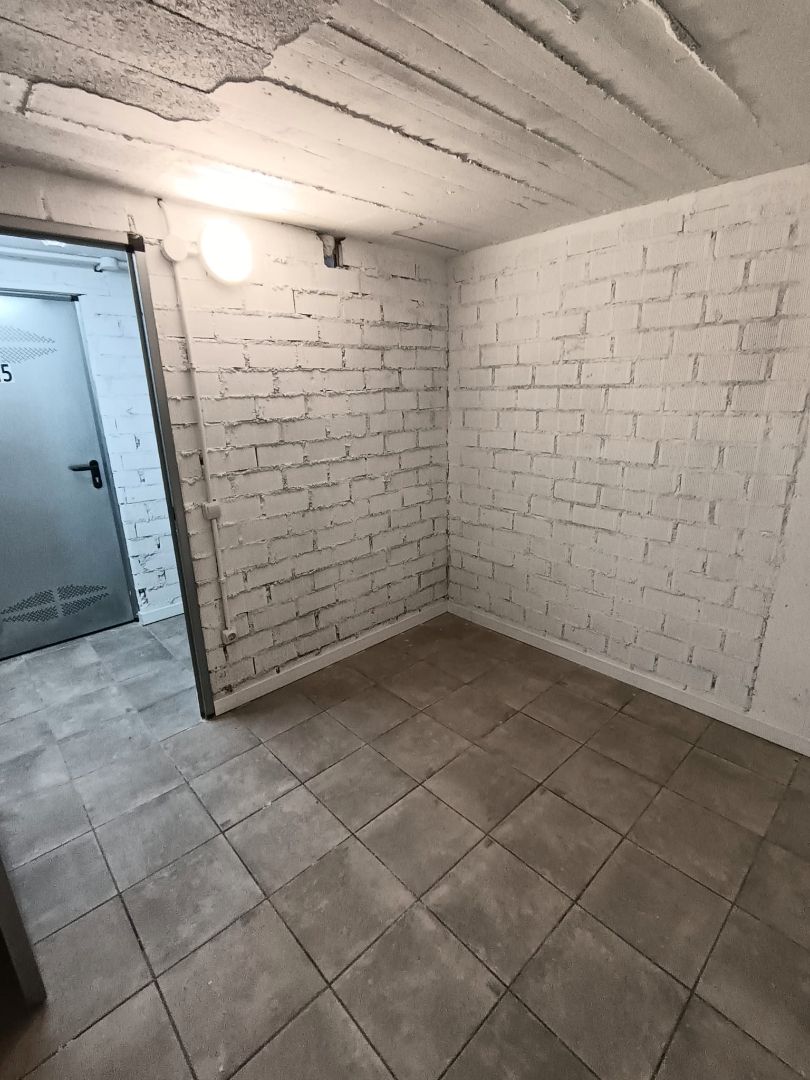 Box room for rent in  Madrid Capital