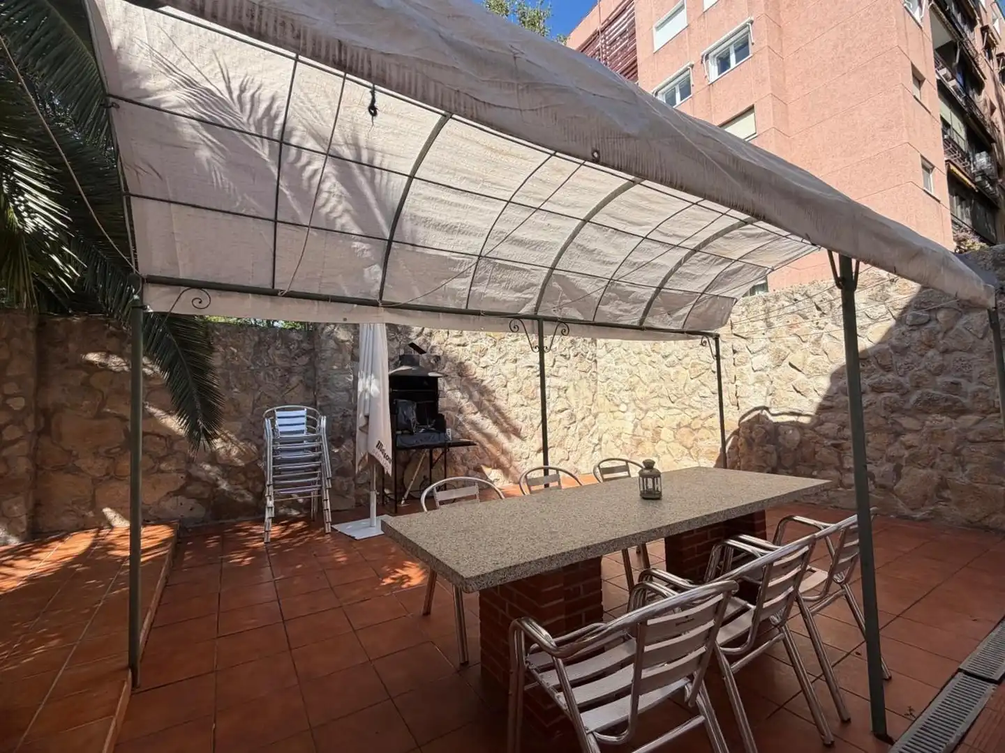 Terrassa de Casa o xalet en venda en Madrid amb Aire condicionat, Calefacció i Jardí privat