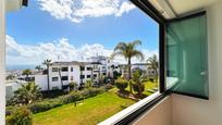 Vista exterior de Apartament en venda en Estepona amb Terrassa, Piscina i Piscina comunitària