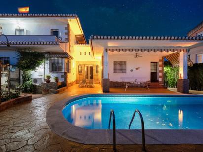 Piscina de Casa o xalet en venda en Cúllar Vega amb Calefacció, Jardí privat i Terrassa