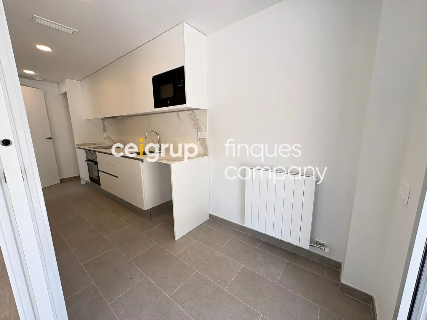 Cocina de Planta baja en venta en Girona con Calefacción, Terraza y Trastero
