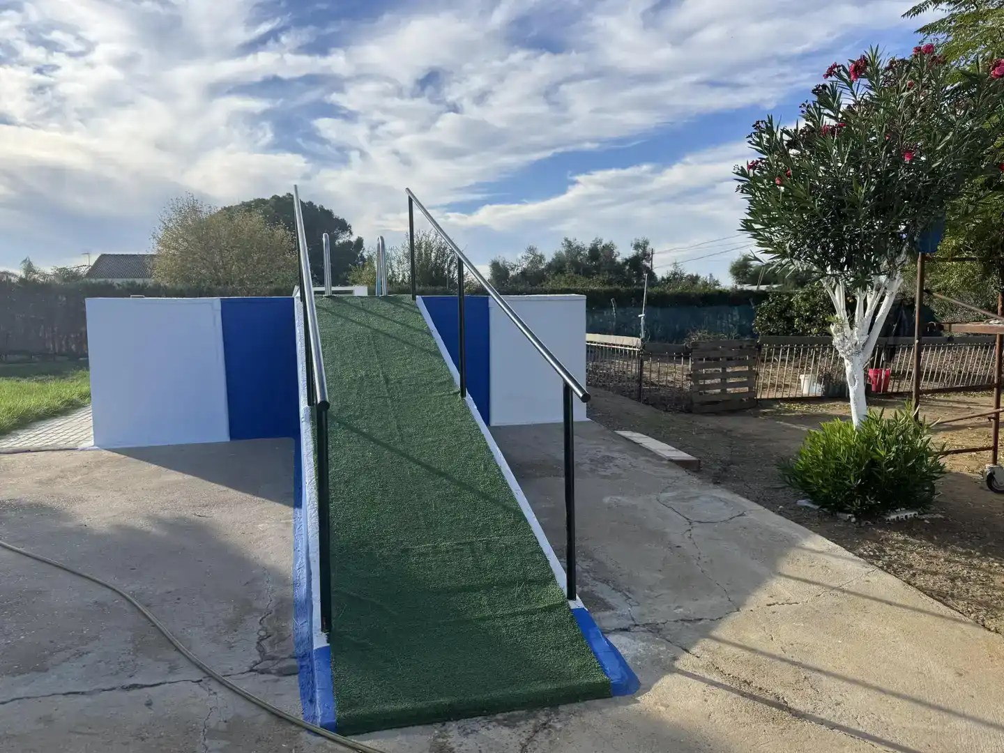 Terrassa de Casa o xalet en venda en Carmona amb Aire condicionat, Jardí privat i Traster