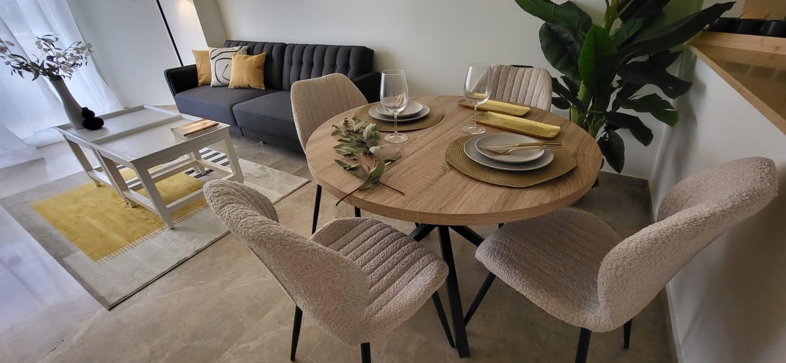 Menjador de Apartament de lloguer en Mijas amb Aire condicionat, Terrassa i Piscina comunitària