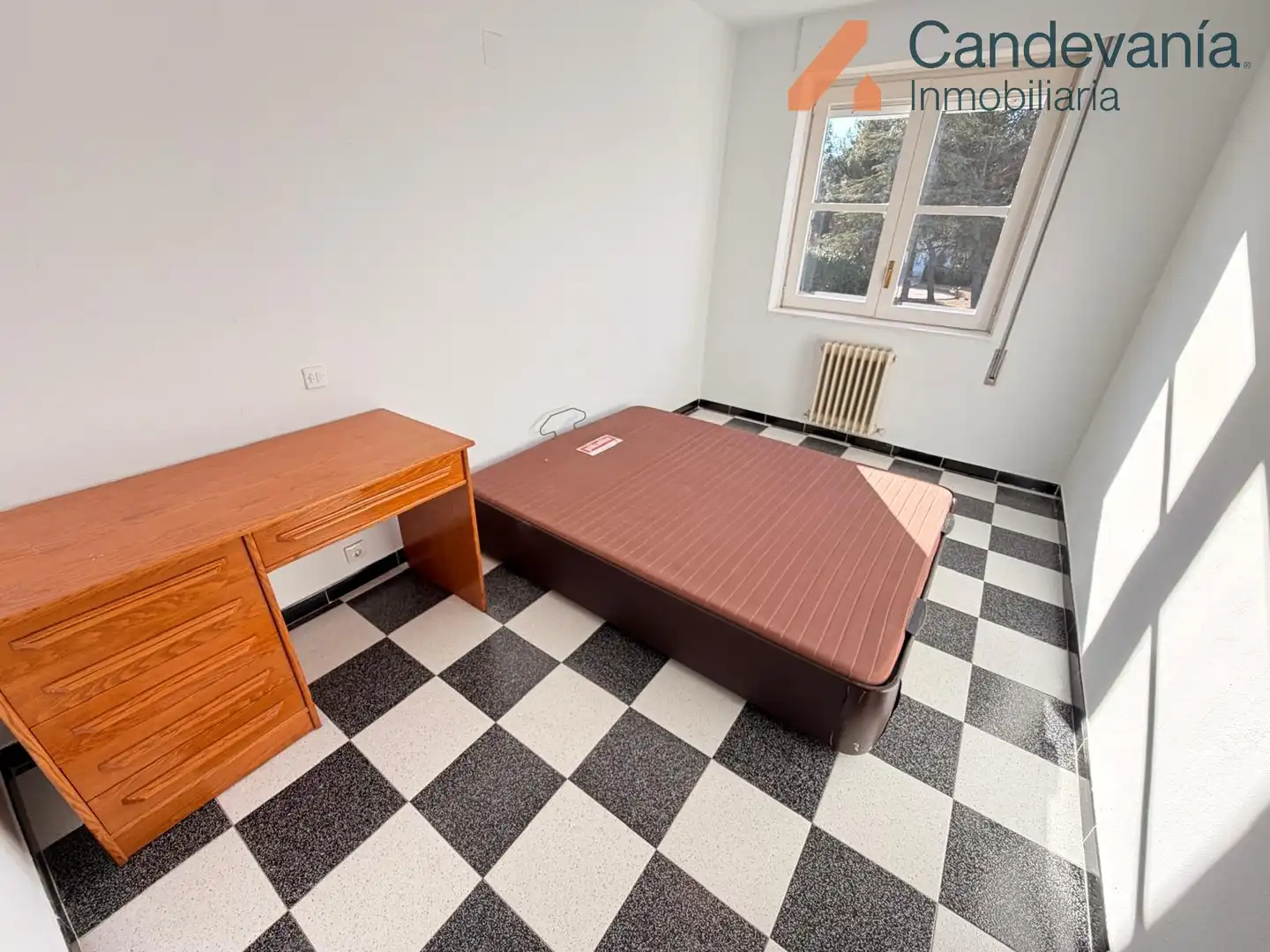 Habitación de Casa adosada en venta en Gurrea de Gállego con Calefacción, Trastero y Horno
