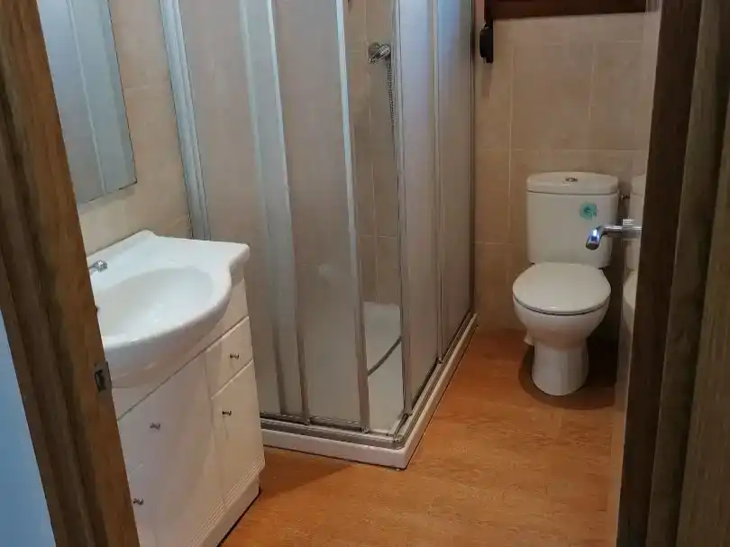 Bathroom of Flat for rent in Vilaller  with Parquet flooring, Storage room and Furnished
