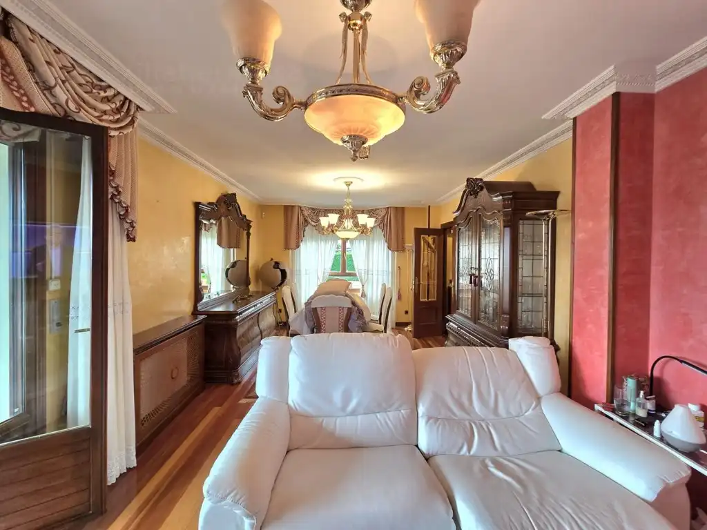 Sala d'estar de Casa o xalet en venda en Villarcayo de Merindad de Castilla la Vieja