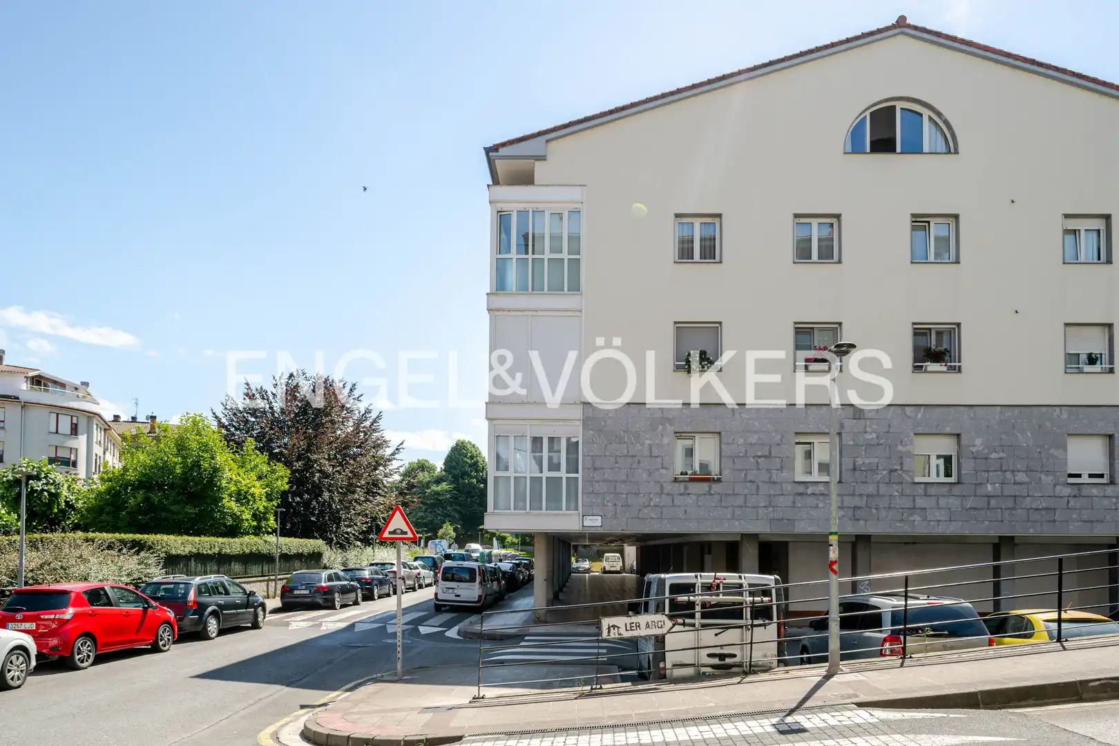 Vista exterior de Dúplex en venda en Urnieta amb Calefacció, Terrassa i Traster