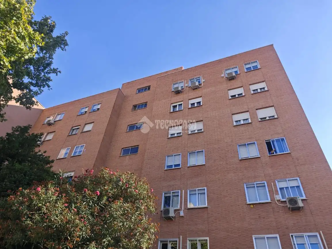 Vista exterior de Pis en venda en Madrid amb Calefacció i Terrassa
