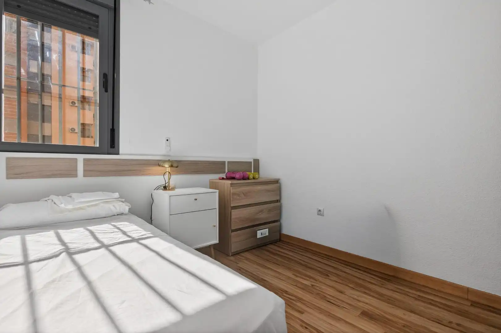 Habitación de Piso en venta en Sevilla con Aire acondicionado, Terraza y Piscina comunitaria