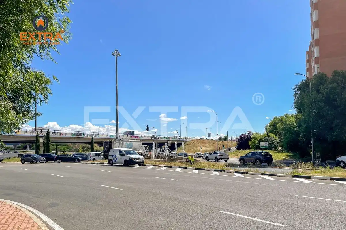 Außenansicht von Garage zum Verkauf in Madrid
